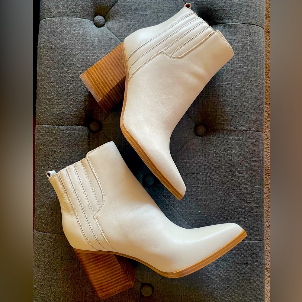 Marc Jacobs NWT cream booties
